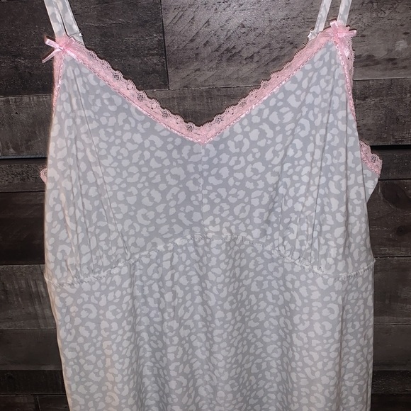 BNWT Rene Rofe Nightgown - Picture 2 of 5